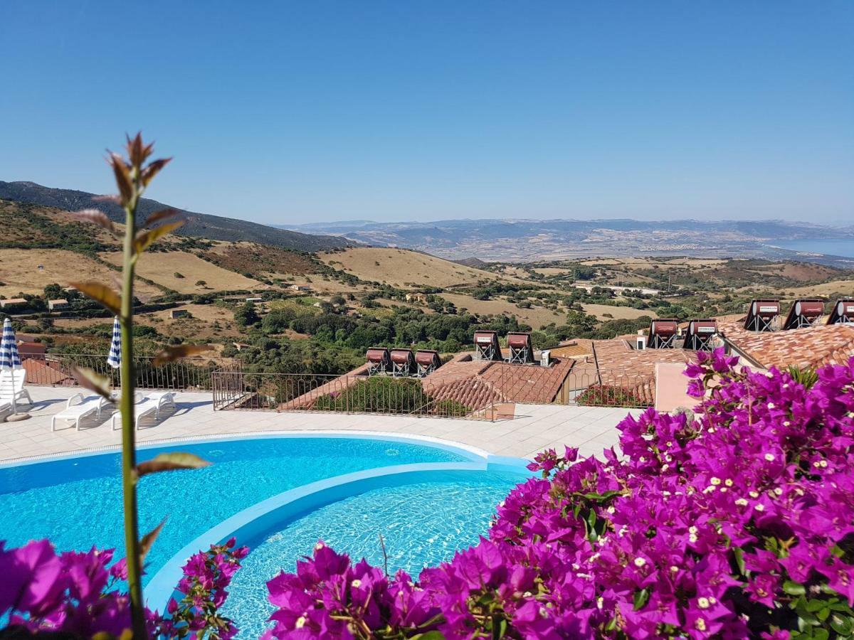 Residence Bella Vista With Panoramic Swimming Pool Trinità dʼAgultu Kültér fotó