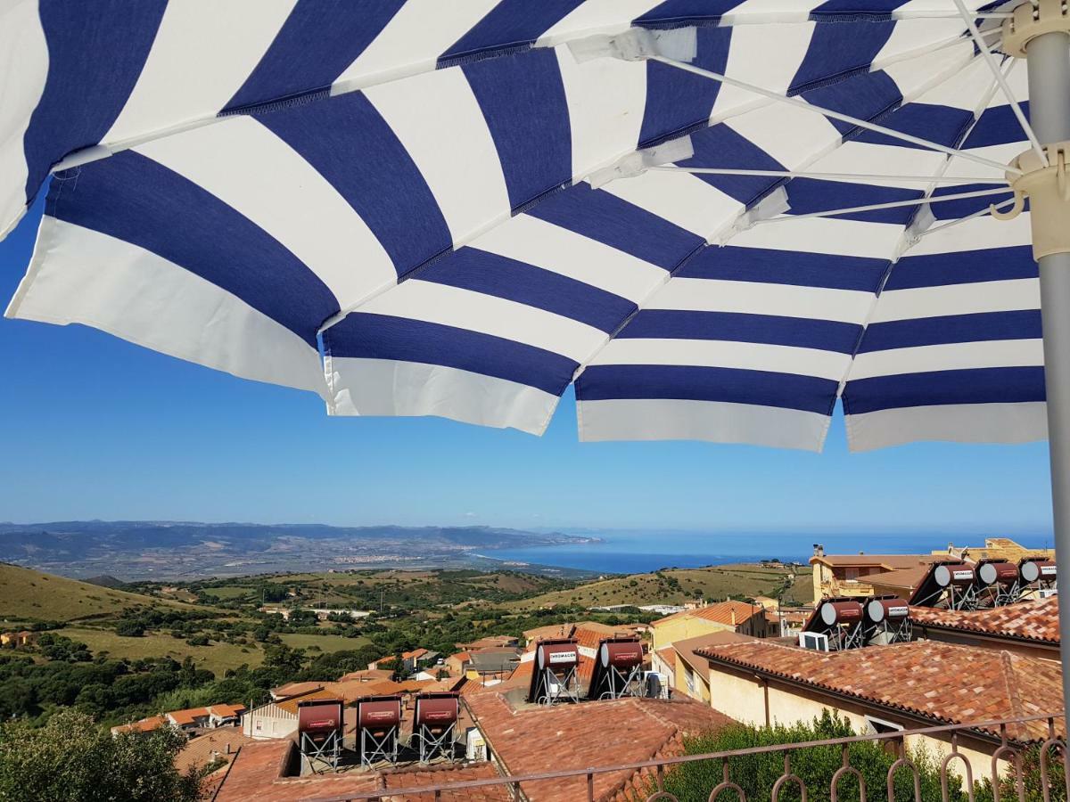 Residence Bella Vista With Panoramic Swimming Pool Trinità dʼAgultu Kültér fotó